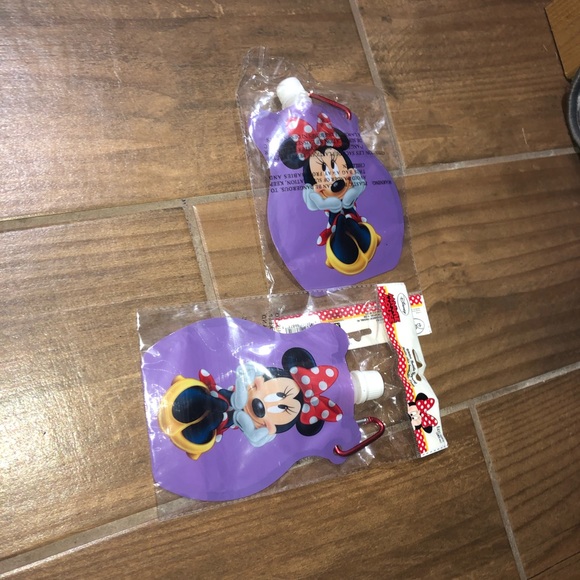 Minnie Mouse water bottle with key ring. - Picture 3 of 3